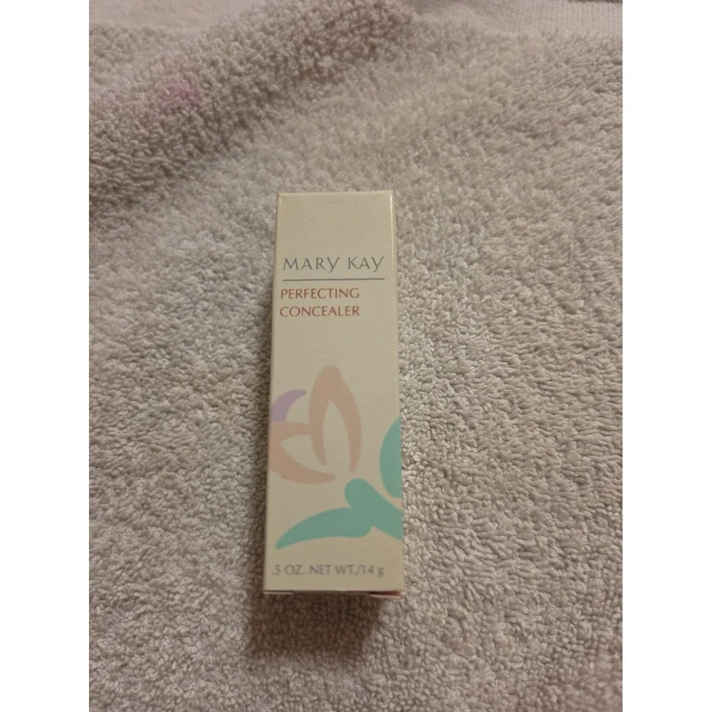 Vtg Mary Kay Perfecting Concealer Ivory  #5672 NOS NIB
